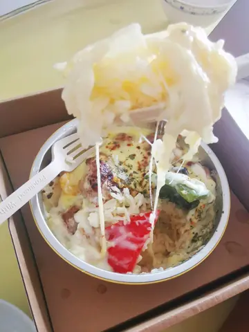 拉丝芝士白汁鸡皇焗饭