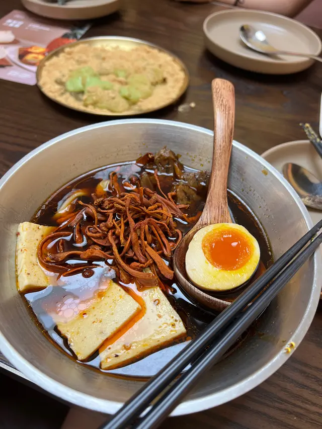 麻辣牛肉麵 （刀削麵）$130