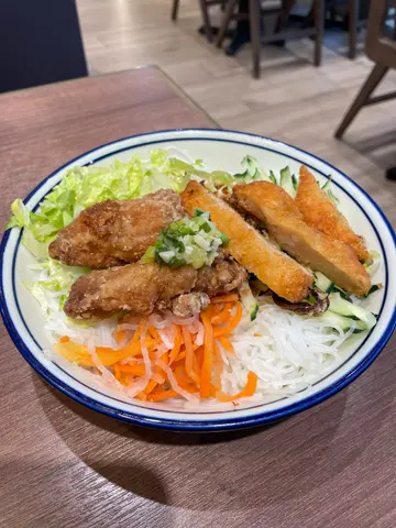 越式虾饼鸡翼捞檬粉