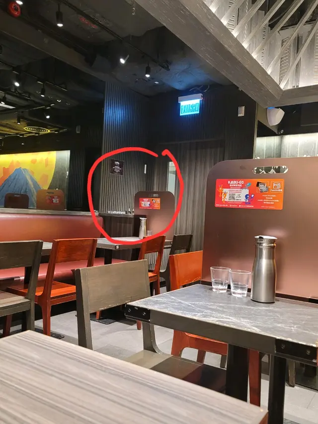 真係唔問啲員工唔行過去，完全唔會知有自助位，其實帶位既員工可以主動同客人講多句！同埋個QR code設有多汁選擇，有咩用？？？