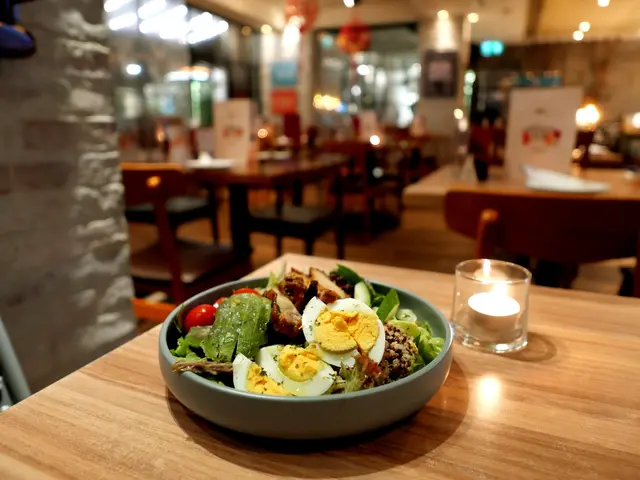 烤雞肉牛油果藜麥沙律碗