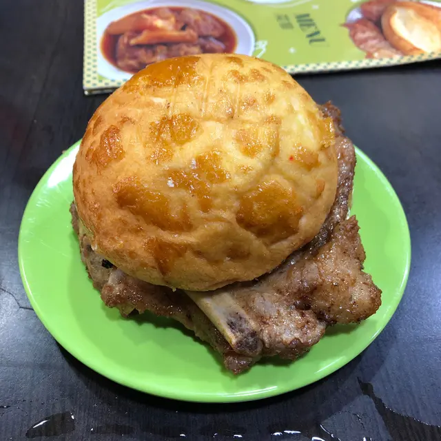 豬扒好食 菠蘿包唔脆