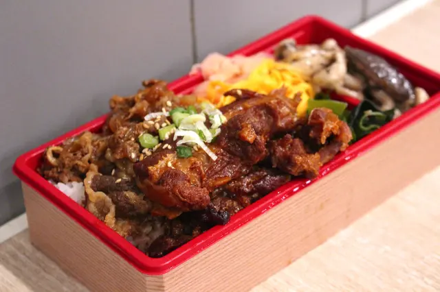 牛肉豬軟骨鴛鴦丼