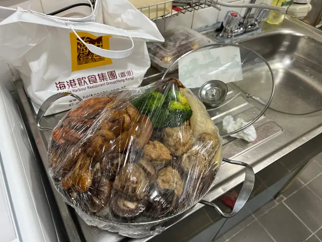 盆菜打開後，竟然超過一半係芋頭同埋葛