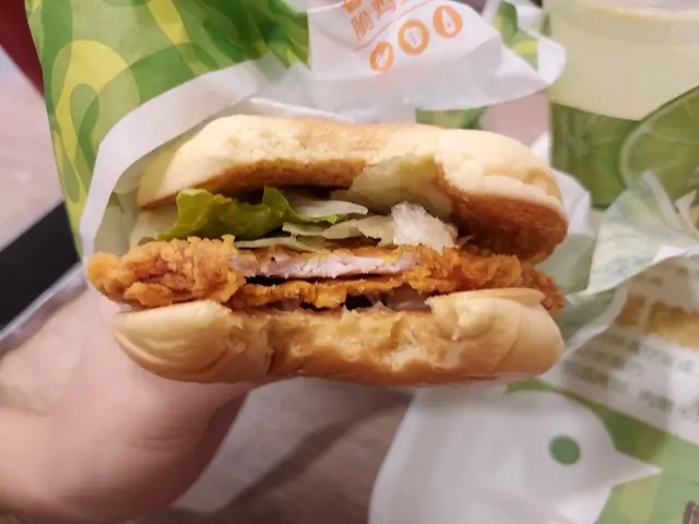 紙片雞，個餐差不多要40蚊，個包已經細粉漿仲要比雞肉厚