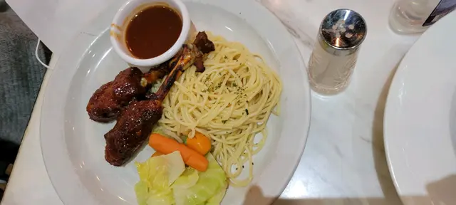 法式芥荼子汁燒豬仔脾雹配意粉