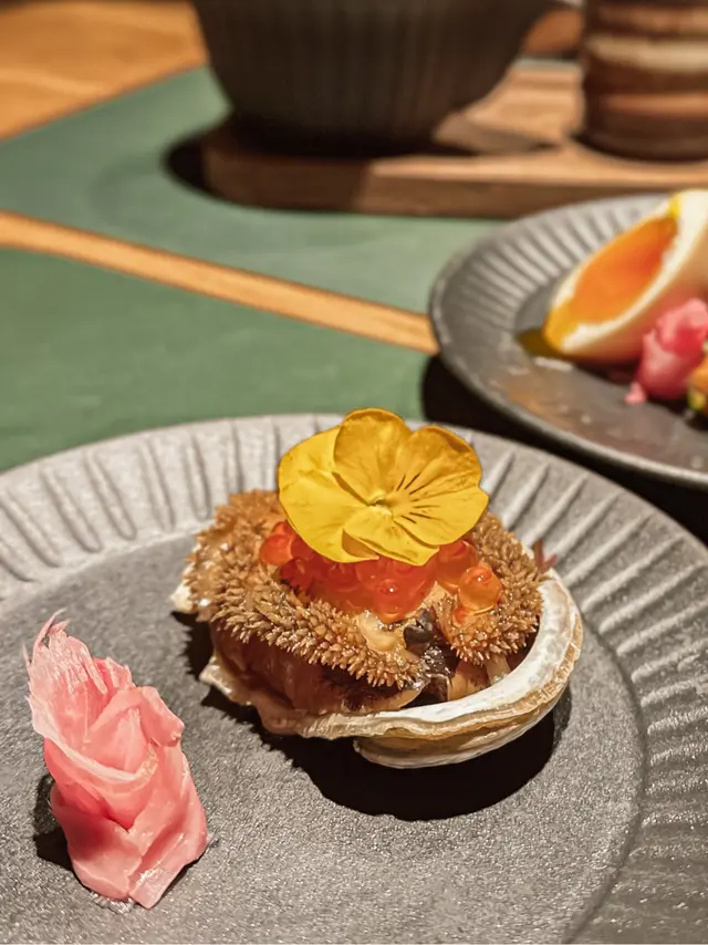 碳煮南非飽魚伴醬油潰三文魚籽