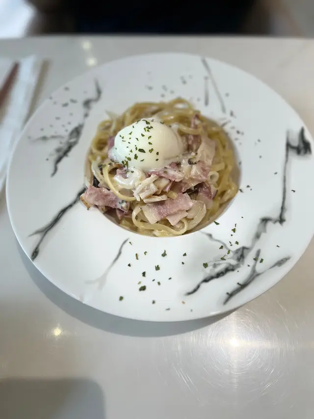 溫泉蛋卡邦尼扁意粉