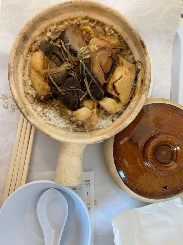 鮑魚滑雞煲仔飯