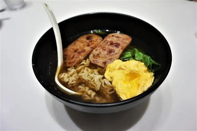 頂級午餐肉滑蛋公仔麵