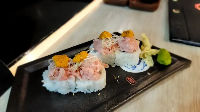 碎蔥吞拿魚腩海膽卷