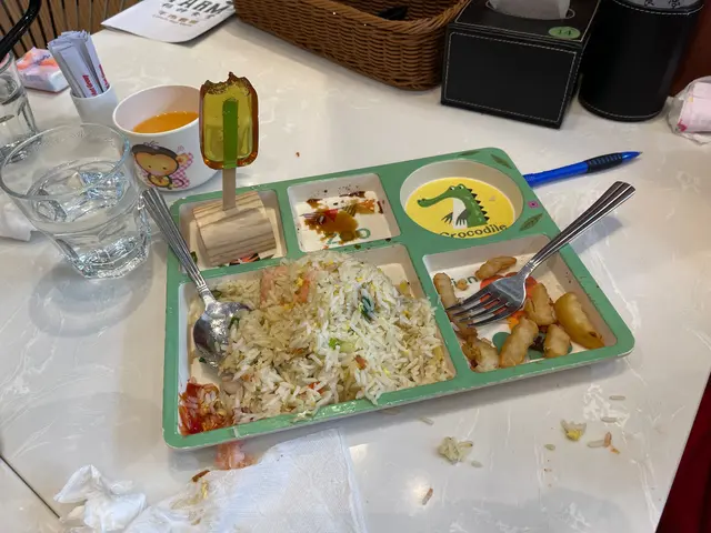 連個女都食唔落