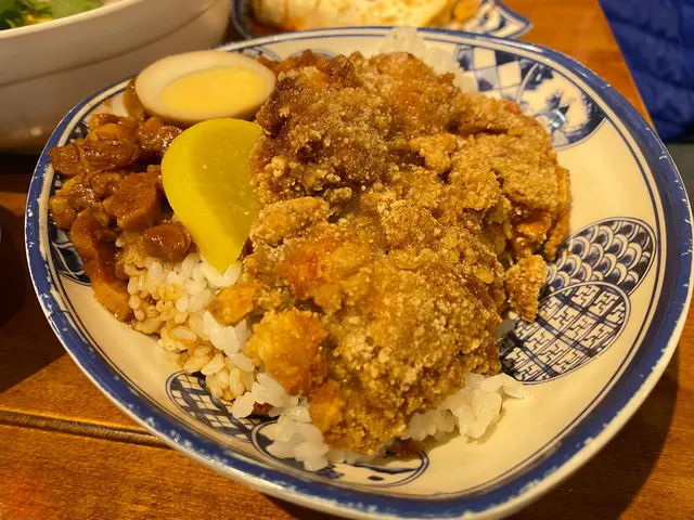 香酥雞扒魯肉飯