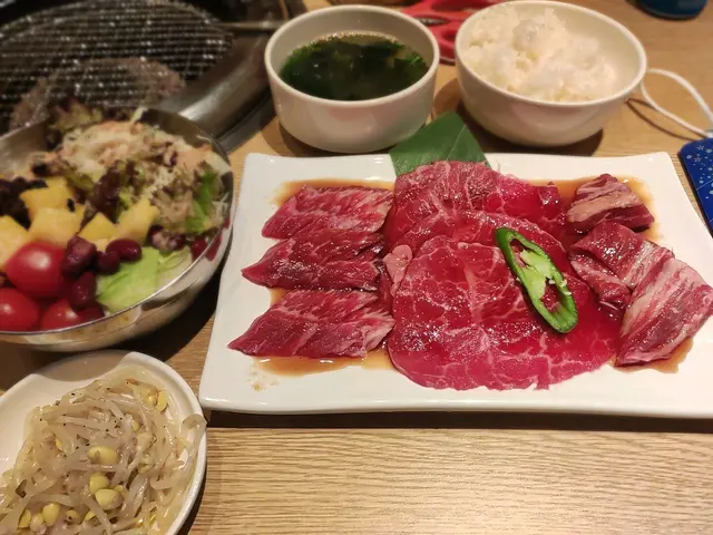 牛三品盛合燒肉定食