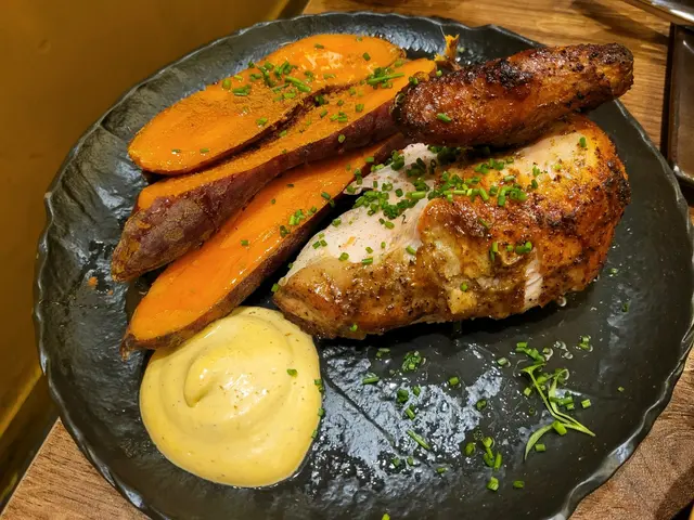 1/4燒雞配焗蜜糖蕃薯