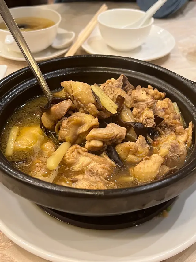 半隻雞雞肉有很多,亦夠嫩