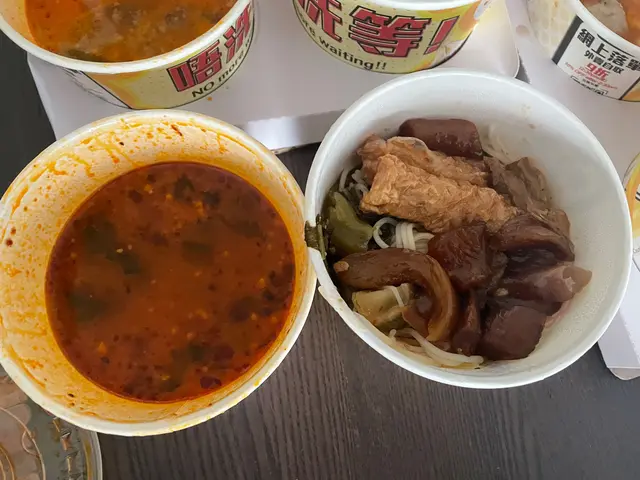 牛筋春卷米線（酸小辣）