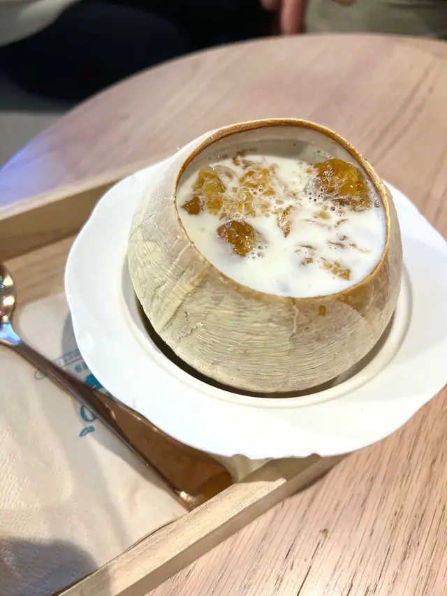 椰皇桃膠燉雙皮奶
