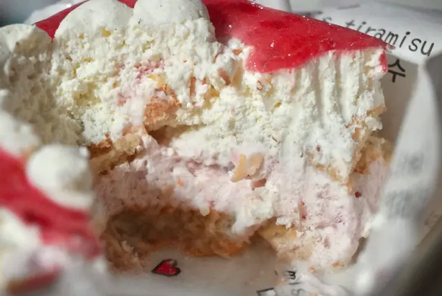 長崎縣糖蜜草莓配海鹽芝士奶蓋提拉米蘇