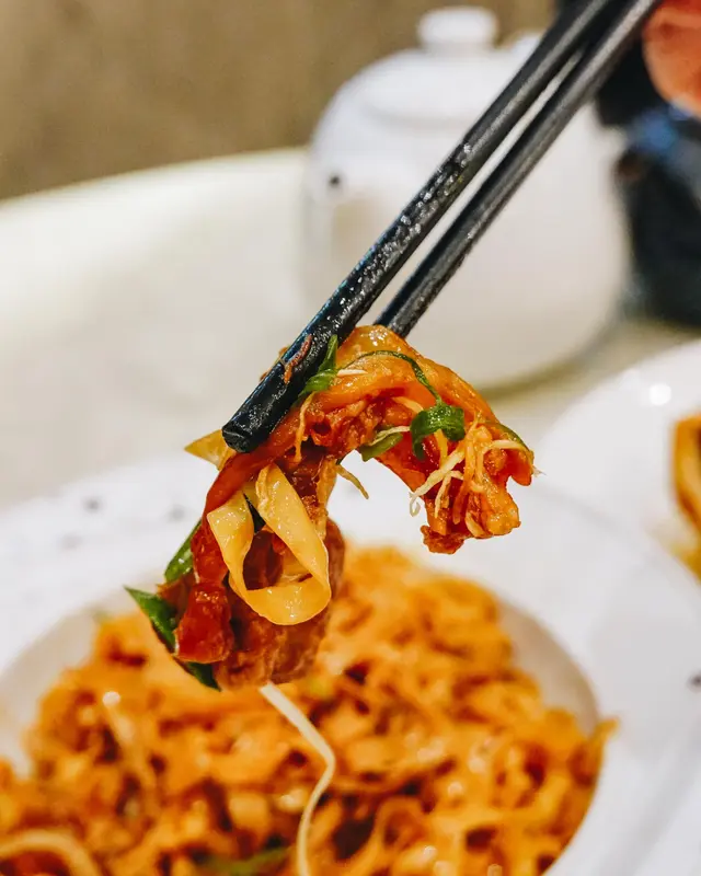 包你撈起 (豬筋撈粗麵)