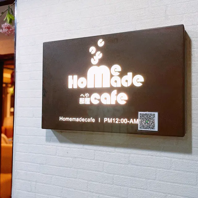 登打士廣場依度有好多咖啡室,大部分都有得邊食邊玩