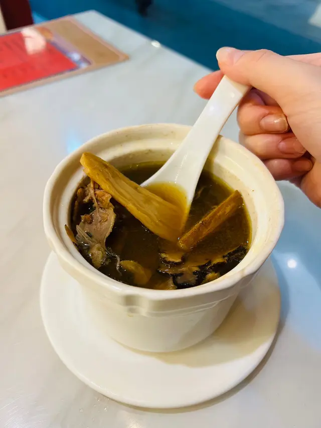 川芎白芷燉魚頭湯