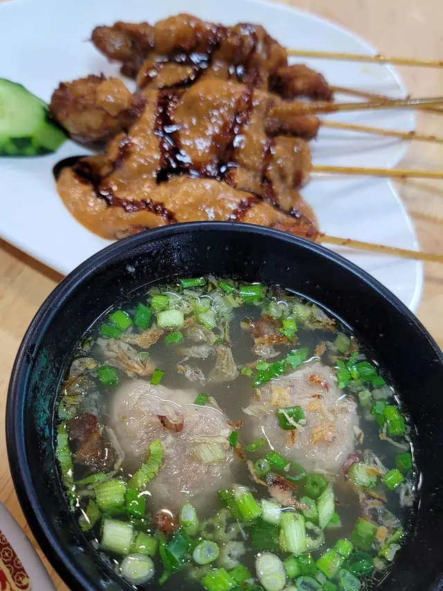 Mie Ayam Special 的牛丸湯、鷄肉沙爹