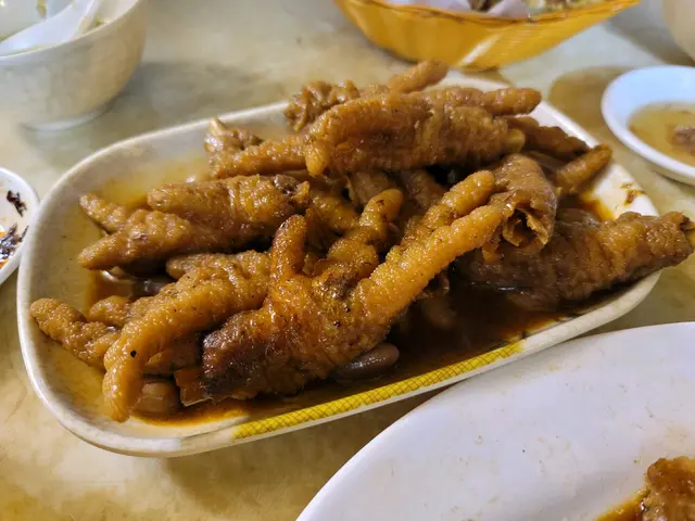 已經好耐無遇過會用炸雞腳做呢味菜，花生煮得入味而保持咬口