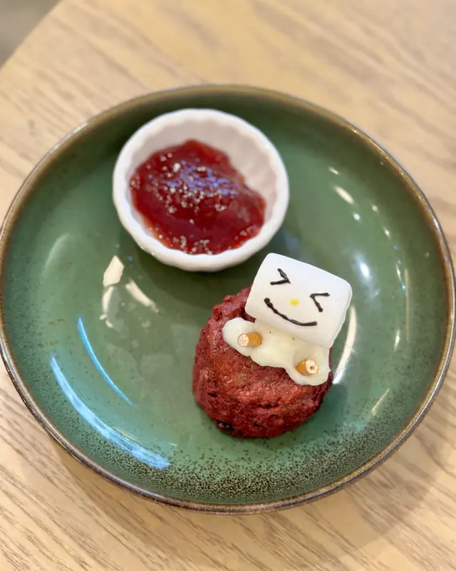 紅莓棉花糖鬆餅配士多啤梨醬