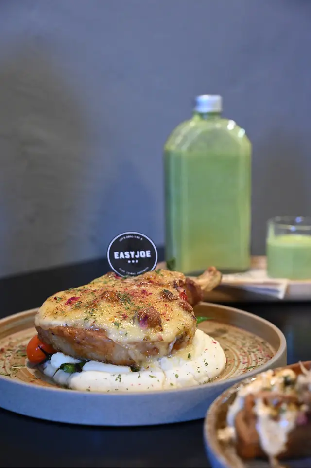 慢煮加拿大豬鞍架配酸梅蛋黃醬