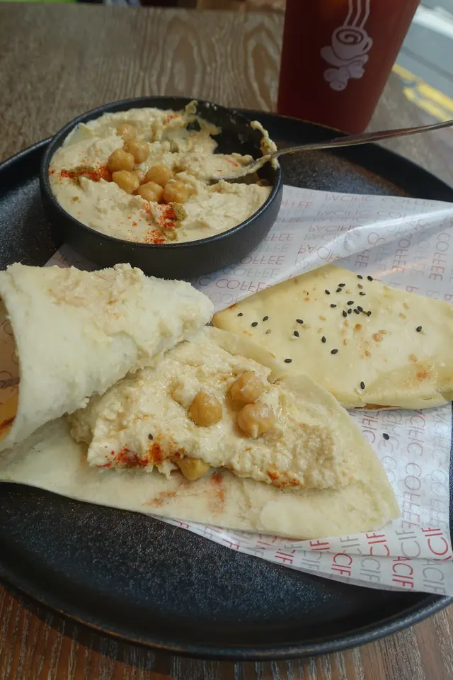 把比得包夾住雞心豆泥都好方便易食呀！