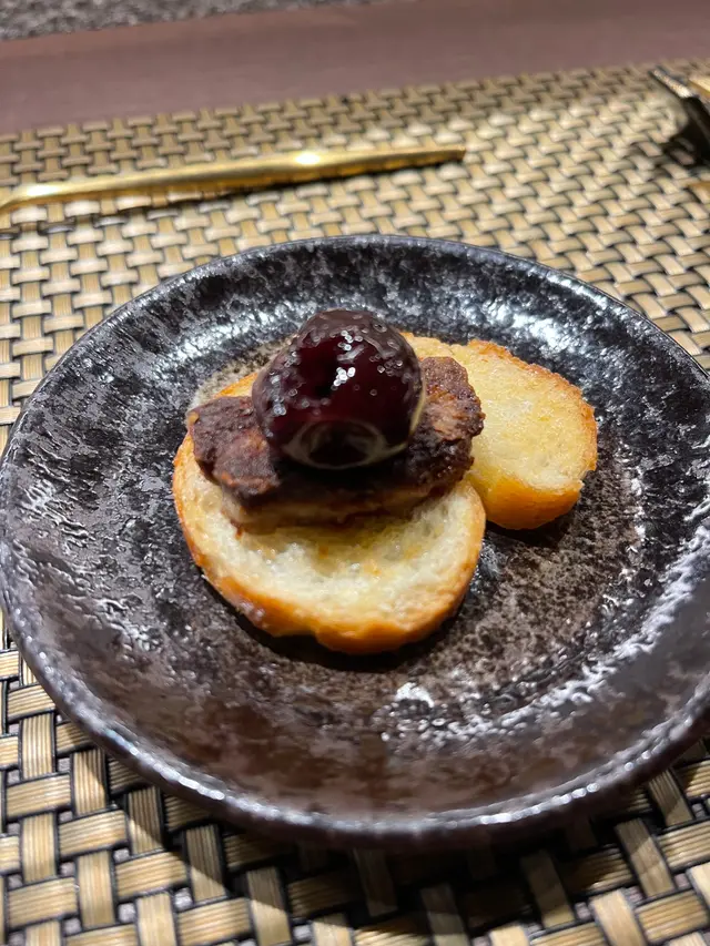 香煎鵝肝配砵酒車厘子