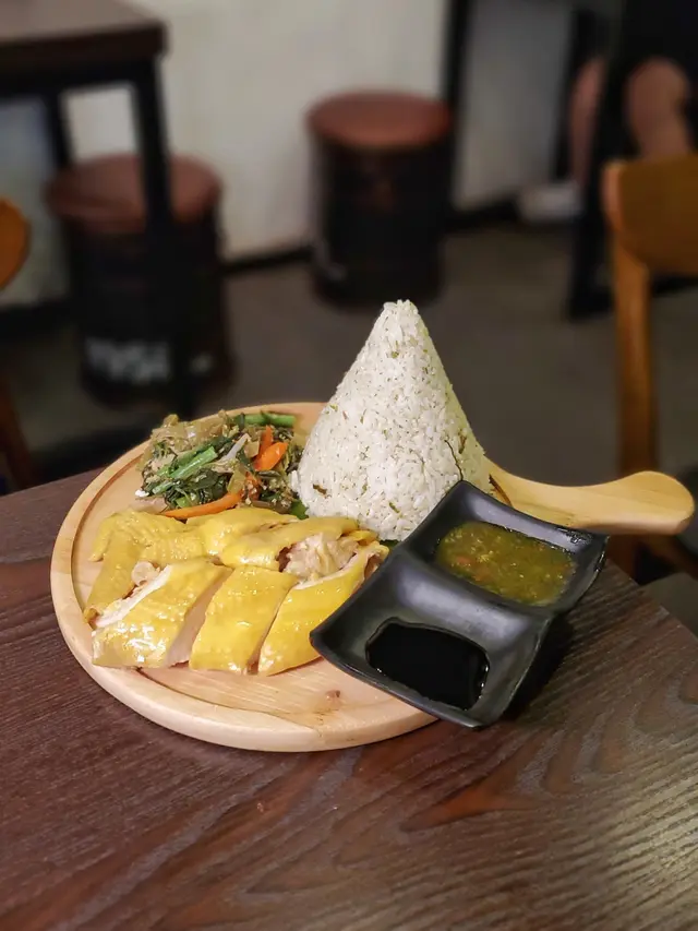 海南雞飯配箭葉果飯