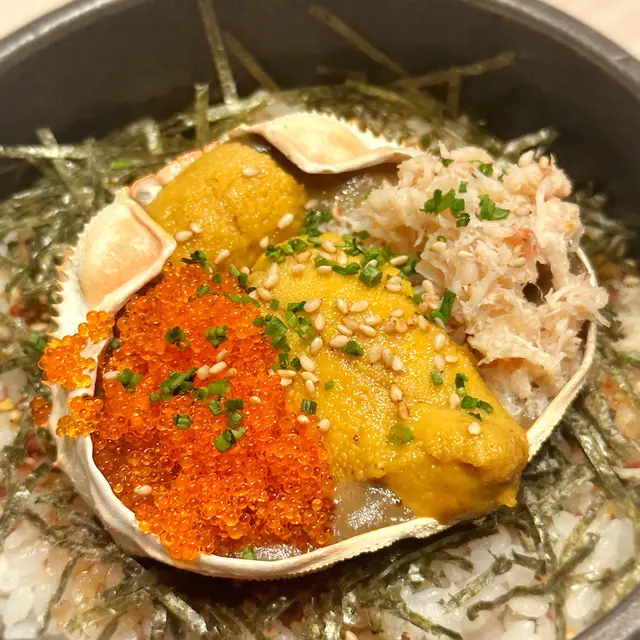 松葉蟹蓋海膽石鍋飯