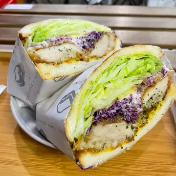 他酱炸鸡扒吐司