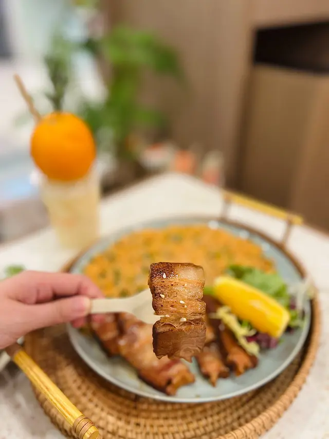 燒醬油黑毛豬白切肉紫蘇飯 