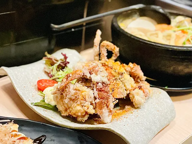 炸完之後又熱辣辣又鬆脆更有原隻蟹嘅精華,🦀個頭都唔細,一分為二🦀好大舊,裏面嘅肉夠晒飽滿重大有少少蟹膏