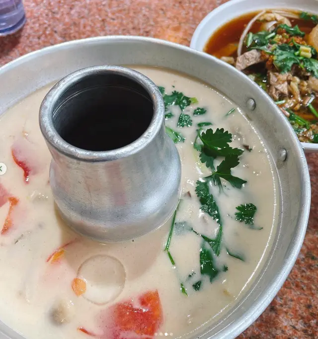 椰奶十分香厚濃郁!但係酸辣二字,佢只佔酸,幾乎一啲辣味都冇。