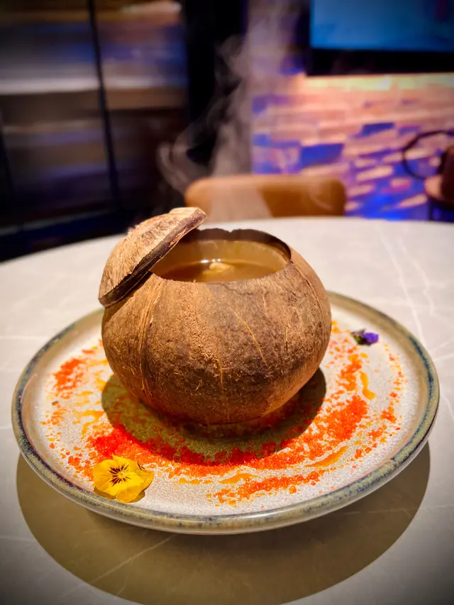 火焰原隻椰子八寶燉雞湯 $88