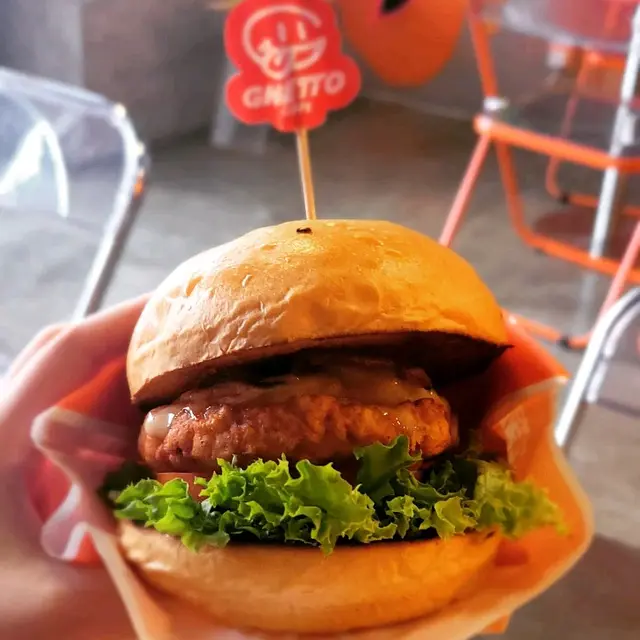 滋味粒粒巨蝦堡