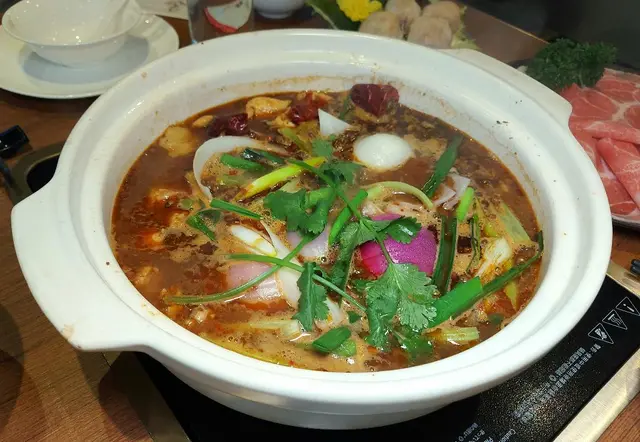 隨變麻辣湯雞煲(半隻)