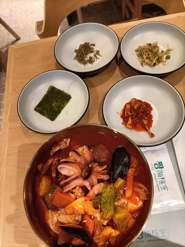 海鮮嫩豆腐鍋配麵