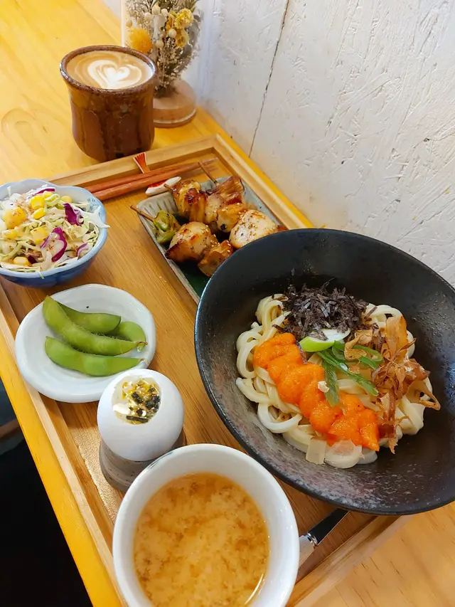 照燒雞肉串配明太子拌烏冬