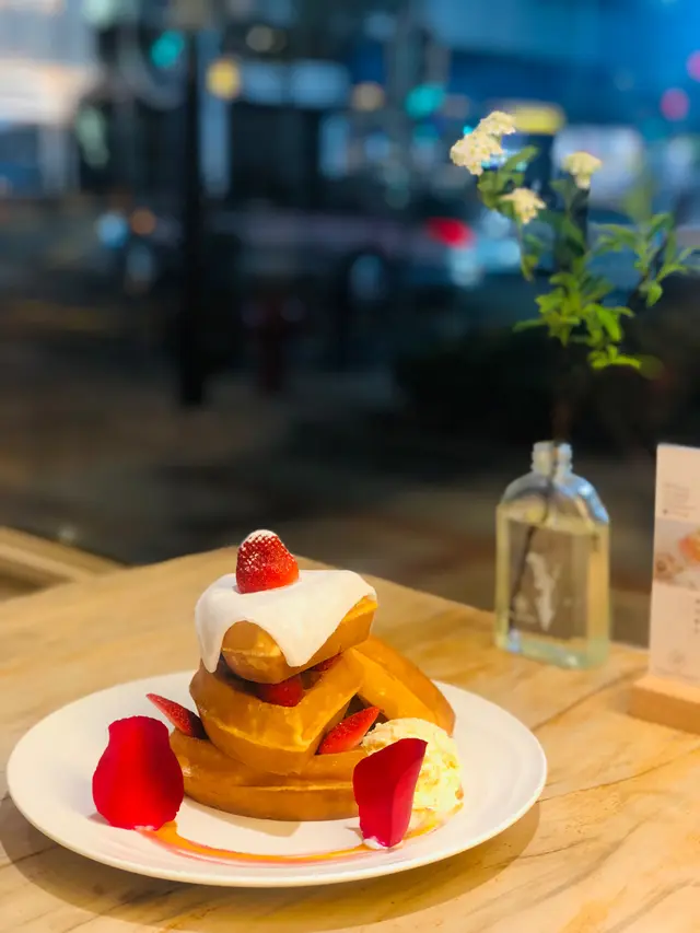 鮮草莓麻糬窩夫