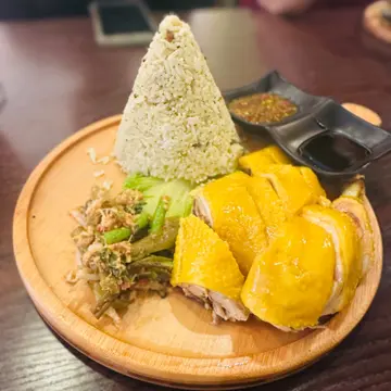 海南鸡饭配箭叶果饭