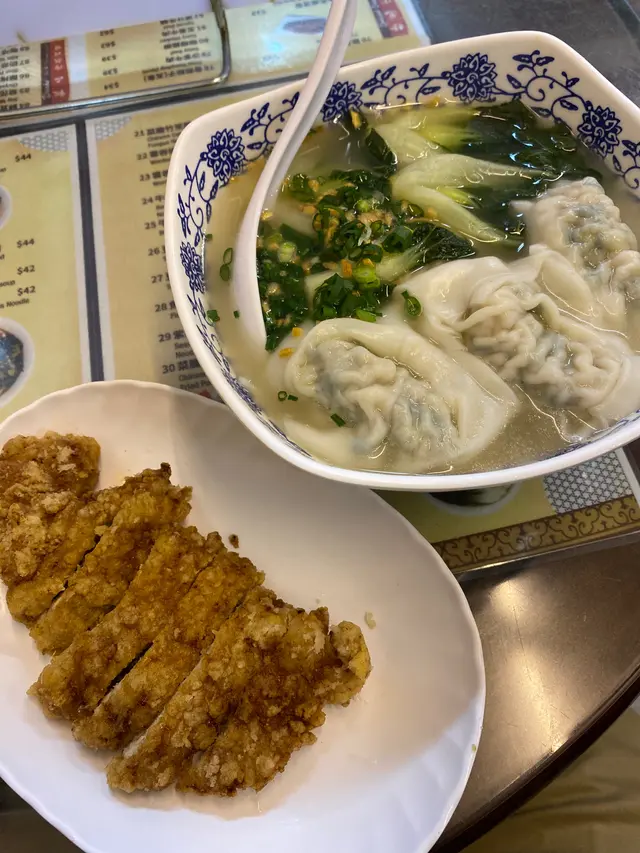 菜膽雲吞排骨麵