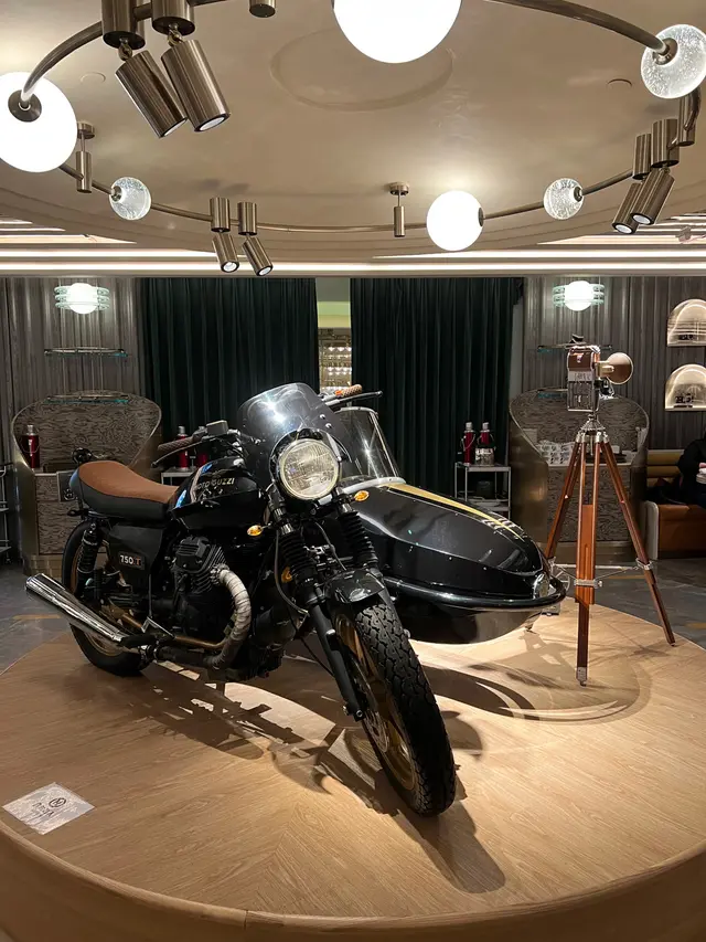 無啦啦有部電單車🛵咁型棍🤣