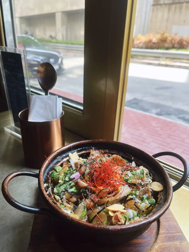 薄燒日本豚肉煲仔飯