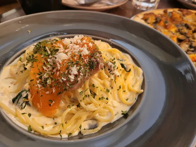 三文魚菠菜忌廉意粉