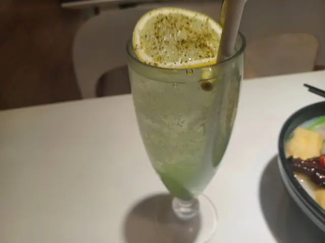 杯雪碧好辛辣。如果唔食得辣，真係唔好點呢杯青花椒香茅雪碧。